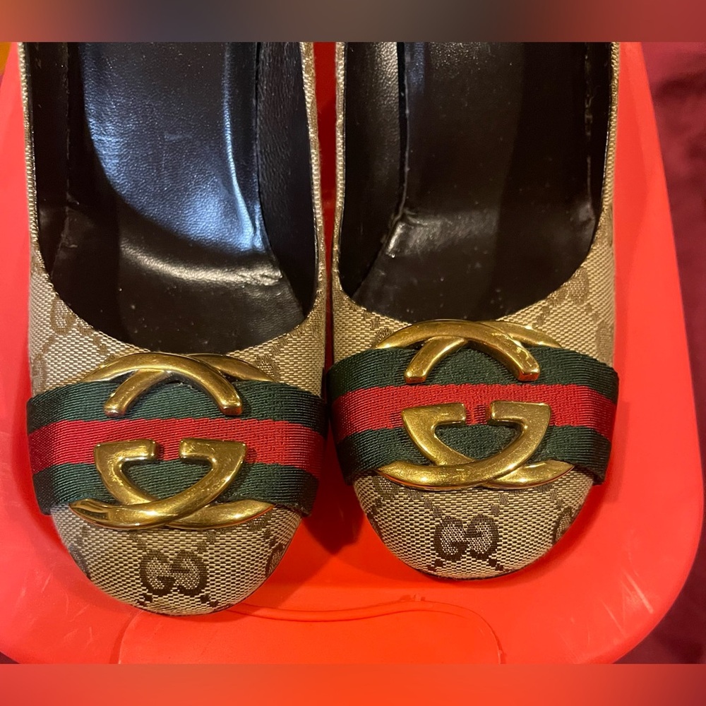 Gucci Women's Beige Heels with Gold and Green-Red Stripes - Picture 3 of 7